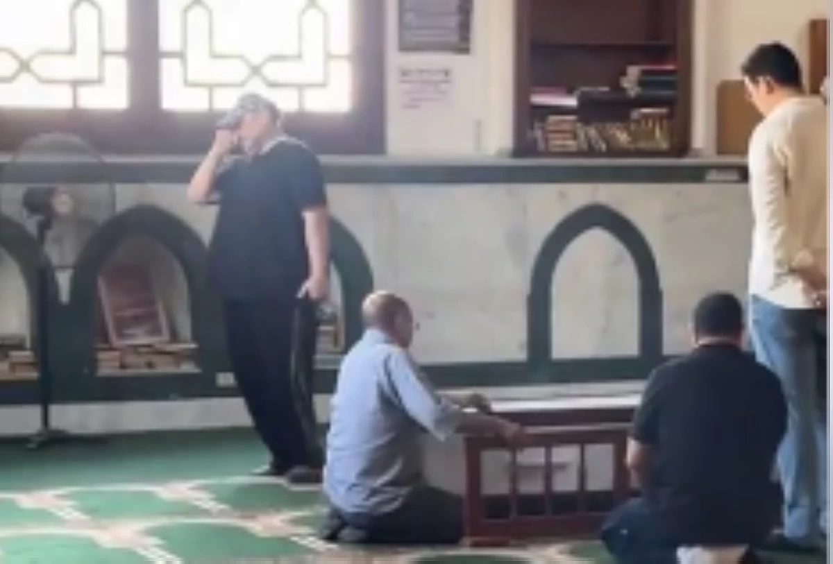 <strong>جنازة الفنان الراحل أحمد جلال عبدالقوي</strong>
