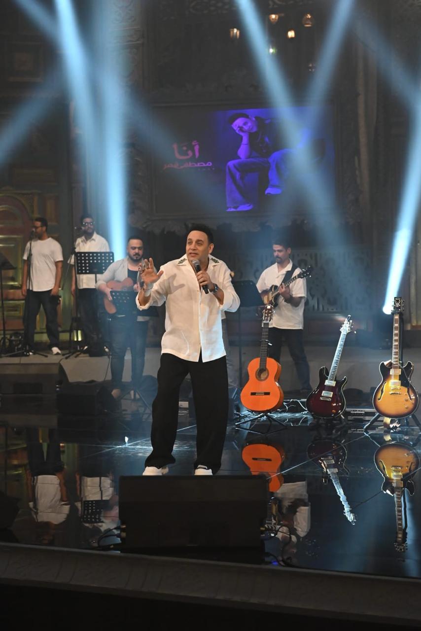 <strong>مصطفى قمر</strong>