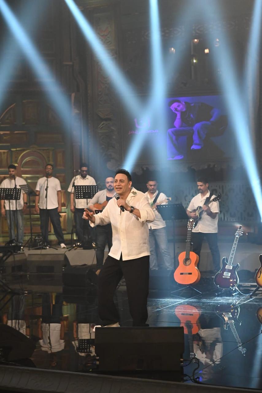 <strong>مصطفى قمر</strong>