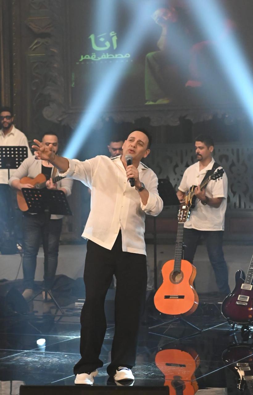 <strong>مصطفى قمر</strong>