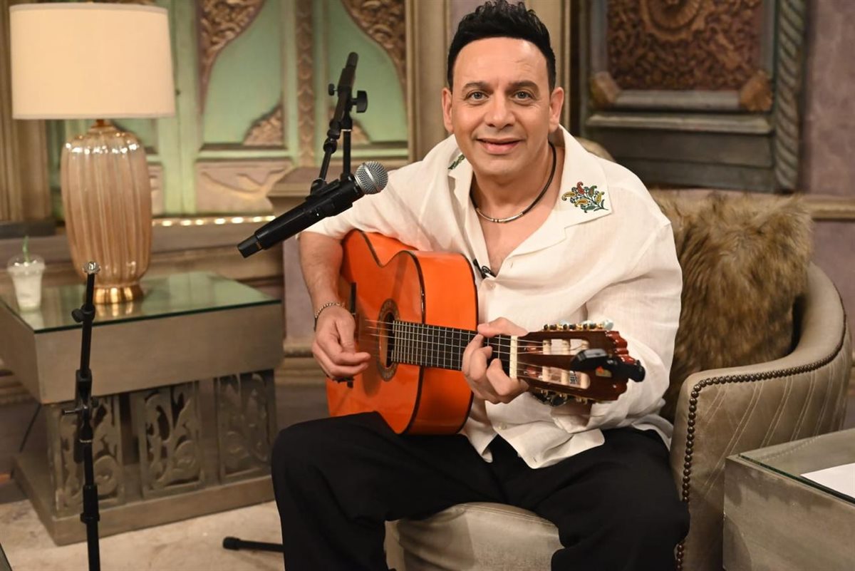 <strong>مصطفى قمر</strong>
