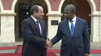 مراسم استقبال رسمية للرئيس السيسي بالقصر الرئاسي في أنجولا