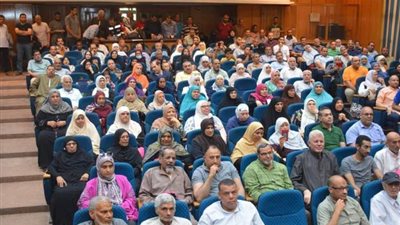 تسليم  حجاج الجمعيات الأهلية تأشيرات الحج وملابس الإحرام