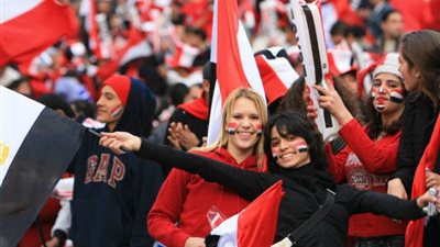 بمناسبة فوز الأهلي.. ملابس مناسبة لمشاهدة مباراة كرة قدم