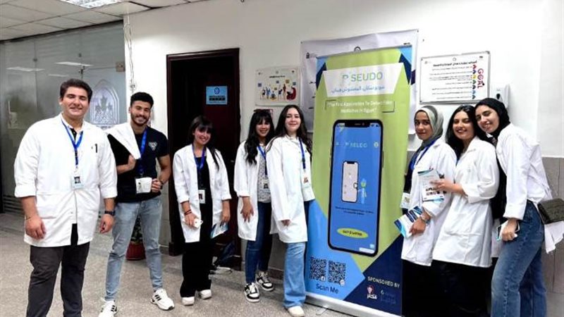 طلاب الفرقة الرابعة كلية الإعلام
