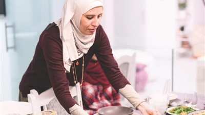 بالشوكة والسكينة.. إتيكيت العزومات في يوم الجمعة
