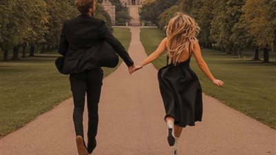لو مرتبط نسق ملابسك مع شريك وخد صور مميزة