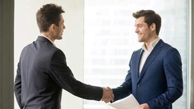 إتيكيت التعامل مع زملاء الشغل.. «التواصل ومنع النميمة»