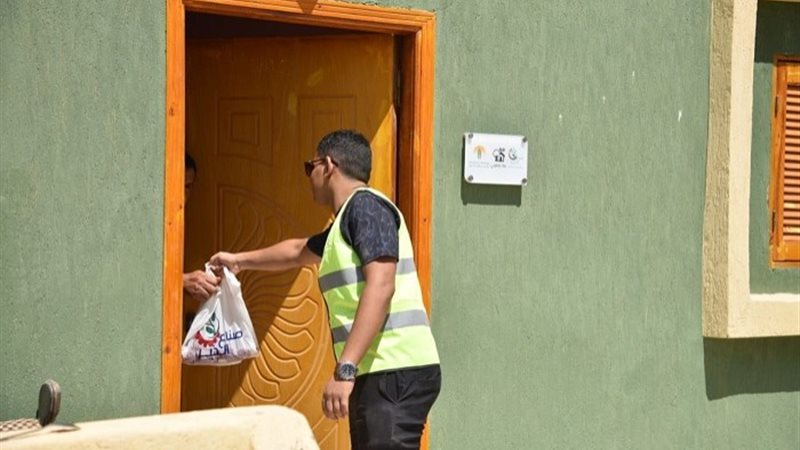 توزيع الأضاحي على الأسر الأكثر احتياجًا بالوادي الجديد