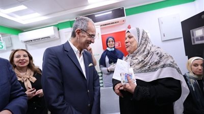وزير الاتصالات يفتتح عددًا من المشروعات بقرى «حياة كريمة»