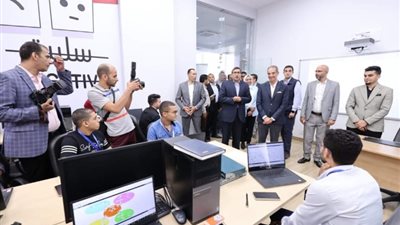 وزير الاتصالات يزف خبرًا سارًا للشباب بشأن برامج «كريتيفا»
