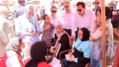 وزير الصحة يوجه بالمرور الدوري علي السيدات في منازلهن لتثقيفهن صحيًا