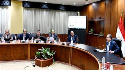 طارق الملا يتابع الموقف التنفيذي لمشروع مجمع إنتاج السيليكون