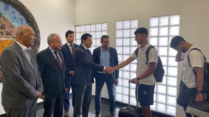 الدكتور أشرف صبحي وزير الشباب في استقبال البعثة