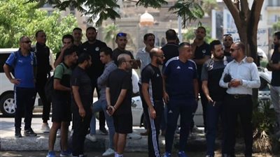 فيديو| توافد عدد من الحكام على اتحاد الكرة للمطالبة بالمستحقات المالية