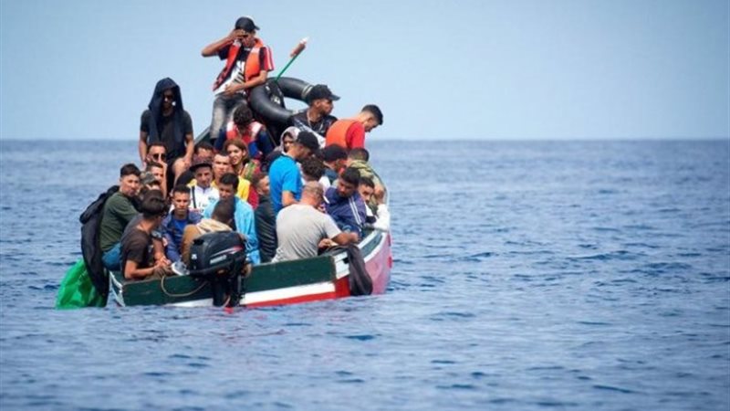ارشيفية-قارب يحمل مهاجرين غير شرعيين