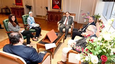 وزير التجارة: فرص متميزة أمام الشركات العالمية لتوطين صناعة السيارات الكهربائية في مصر