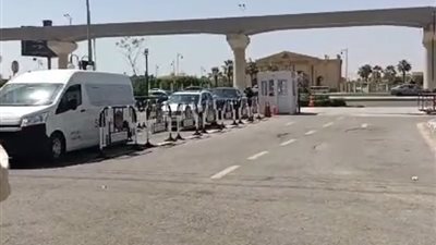 وصول جثمان نجل حسن يوسف لـ مسجد الشرطة