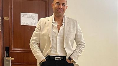 «تامر يحيى مدير أعمال نجم الجيل باعله الهوا في أزايز»