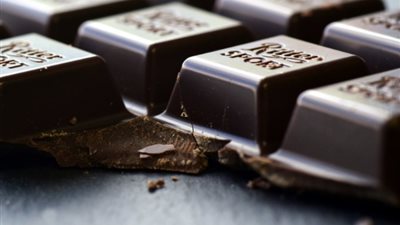 خدعوك فقالوا : الشيكولاته الداكنة غذاء صحى