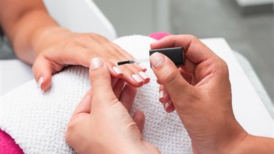 4 مخاطر لطلاء المانيكير للأطفال.. تعرف عليها