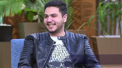 عمر محمد رياض: والدي نصحني «مقلدهوش»