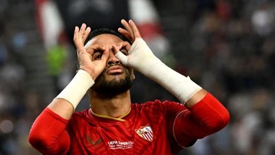 النصيري يتقدم لإشبيلية برأسية في نهائي السوبر الأوروبي