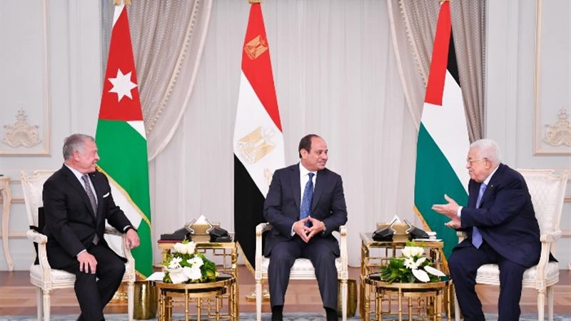 الرئيس عبدالفتاح السيسي برفقة العاهل الأردني والرئيس الفلسط