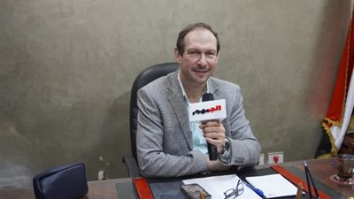 أيمن الشيوي: عادل إمام بيدي «أفشات» غير متوقعة.. ولى شرف التعاون معه
