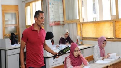 تداول أسئلة امتحان مادة «اللغة الإنجليزية» للثانوية العامة «دور ثان»