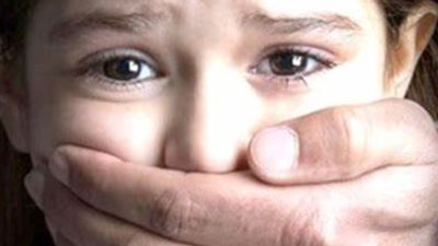 «جردها من ملابسها».. تفاصيل انتهاك شاب حرمة طفلة بالبدرشين