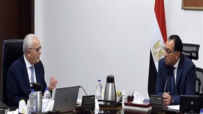 مصطفى مدبولي يتابع مع وزير التعليم تنفيذ خطة صيانة المباني المدرسية