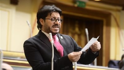 برلماني يتقدم بسؤال عن الخصومات في مرتبات المعلمين بسبب نظام «البيرول»