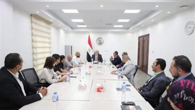 وزير التعليم العالي يناقش خطوات تصنيع أول سيارة كهربائية مصرية