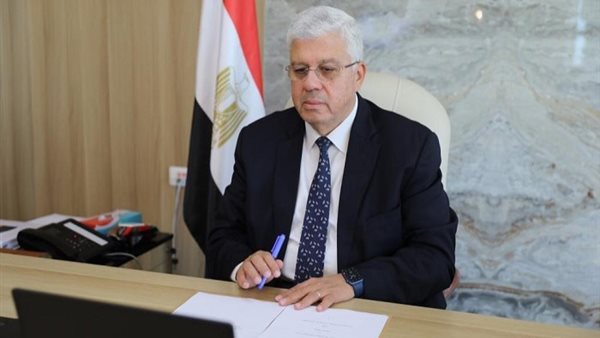 الدكتور أيمن عاشور