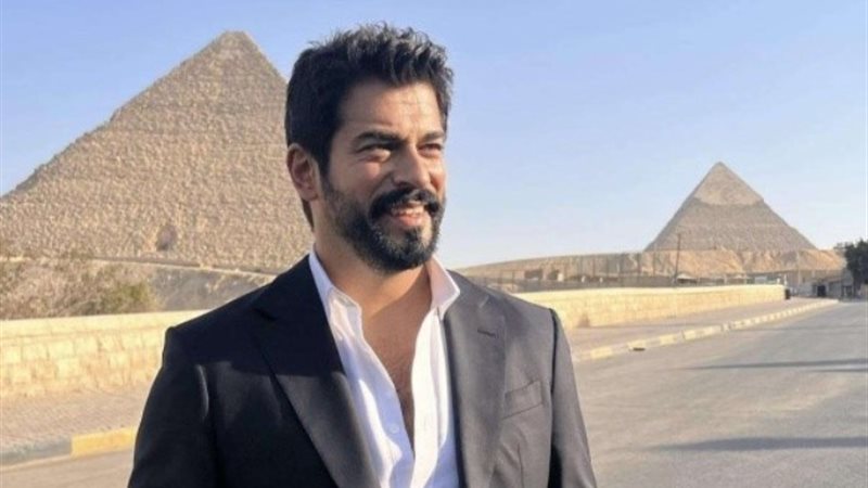 الفنان التركي بوراك أوزجيفيت