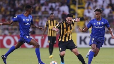 الدوري السعودي.. اتحاد جدة يكتسح الهلال بثلاثية في الشوط الأول