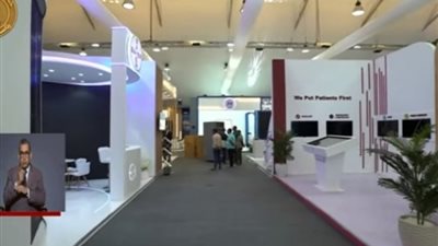 على هامش المؤتمر العالمي للسكان.. الرئيس السيسي يتفقد المعرض الطبي