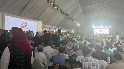 بحضور 10 آلاف مواطن و 60 كيانا سياسيا و500 نائب.. ملتقى الأحزاب السياسية يدعم السيسي