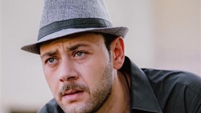 محمد علي رزق: وأنتم بتسنوا السكاكين وبتهينوا أي حد متنسوش المخرج