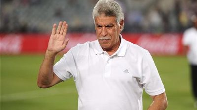 حسن شحاتة يدعم فاروق جعفر فى انتخابات الزمالك (صورة)