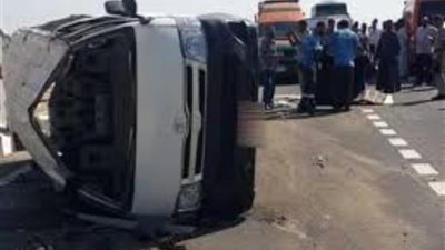 مصرع شخصين وإصابة 15 آخرين إثر حادث على طريق الواحات الصحراوي