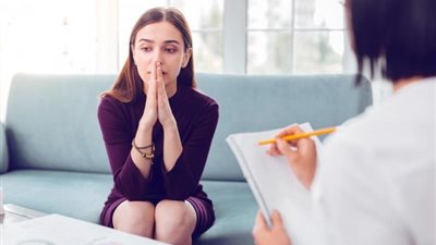 استشاري يقدم روشتة لمواجهة الاكتئاب الموسمي