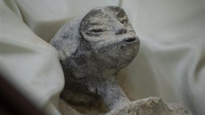 «ليست من صنع الإنسان».. حقيقة الكائنات الفضائية في المكسيك