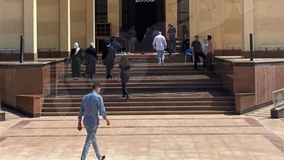 وصول جثمان الفنان أشرف مصيلحي إلى مسجد المشير طنطاوي