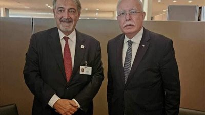 الخارجية الفلسطينية والهلال الأحمر  يبحثان آخر التطورات السياسية
