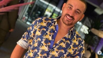 الفنان دياب وزوجته يروجان لأغنيته الجديدة «هروني بوس » قبل طرحها بالأسواق