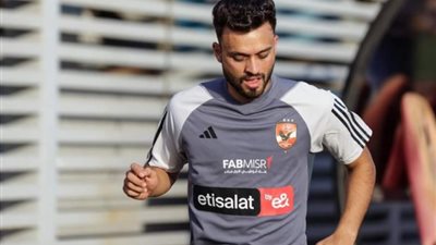 صدمة لجمهور الأحمر.. الإصابة تضرب نجم الأهلي قبل موقعة سان جورج