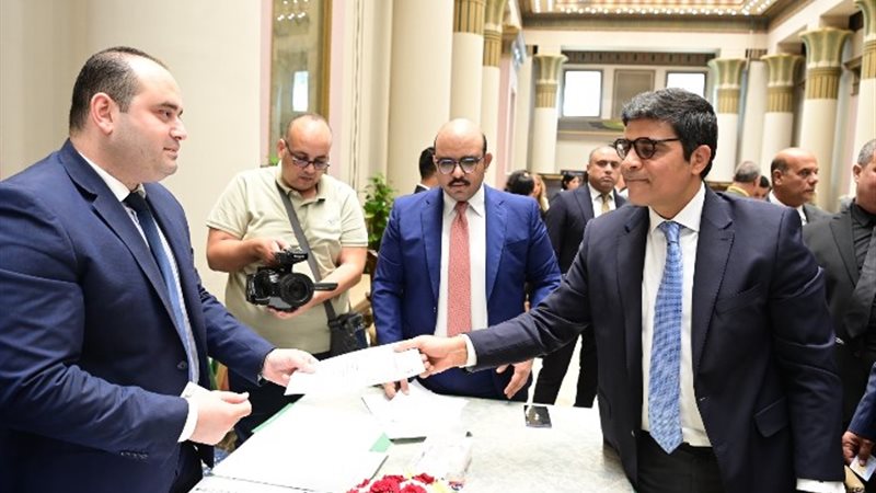 تعبئة أعضاء مجلس النواب لنماذج التزكية