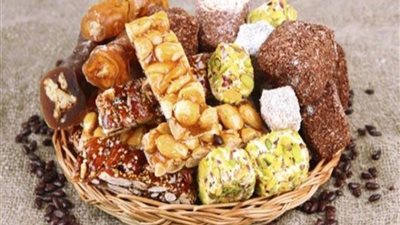 السعرات الحرارية في حلوى المولد النبوي.. اللوزية أعلى القطع